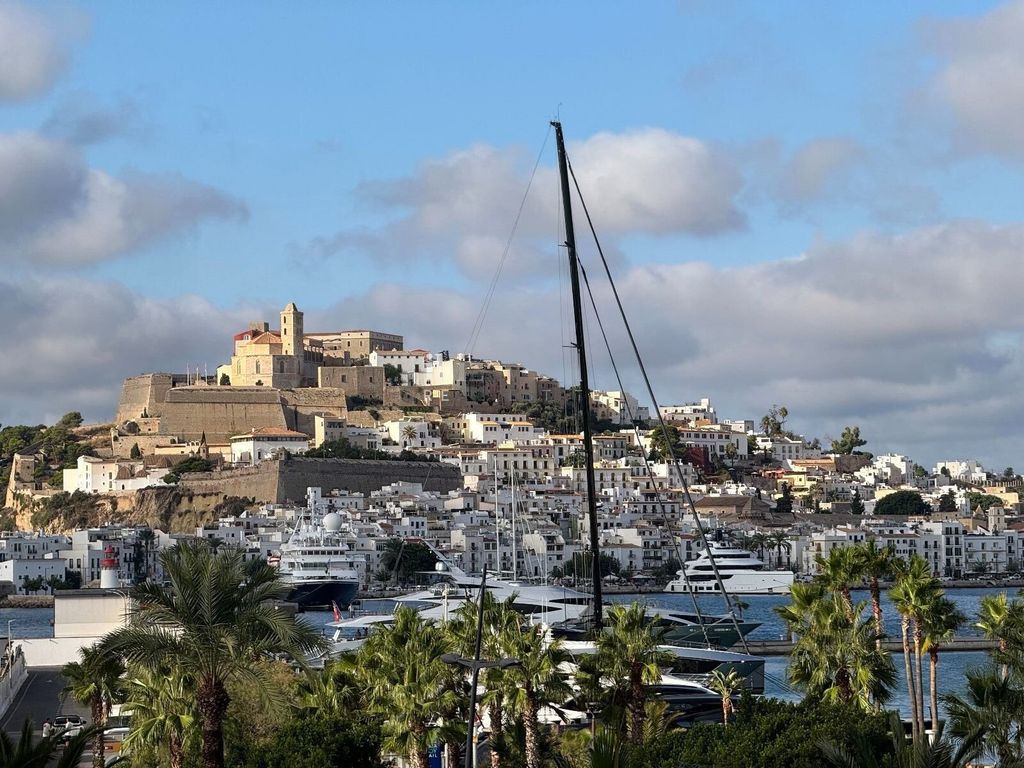 Property photo 1 of 50 Magnificent Apartment In Botafoc With Views Of The Old Town And The Port.