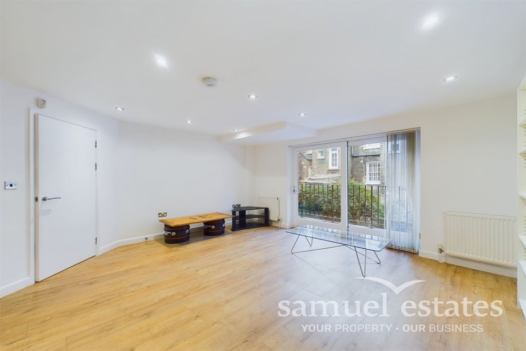 Property photo 1 of 10 Living Room