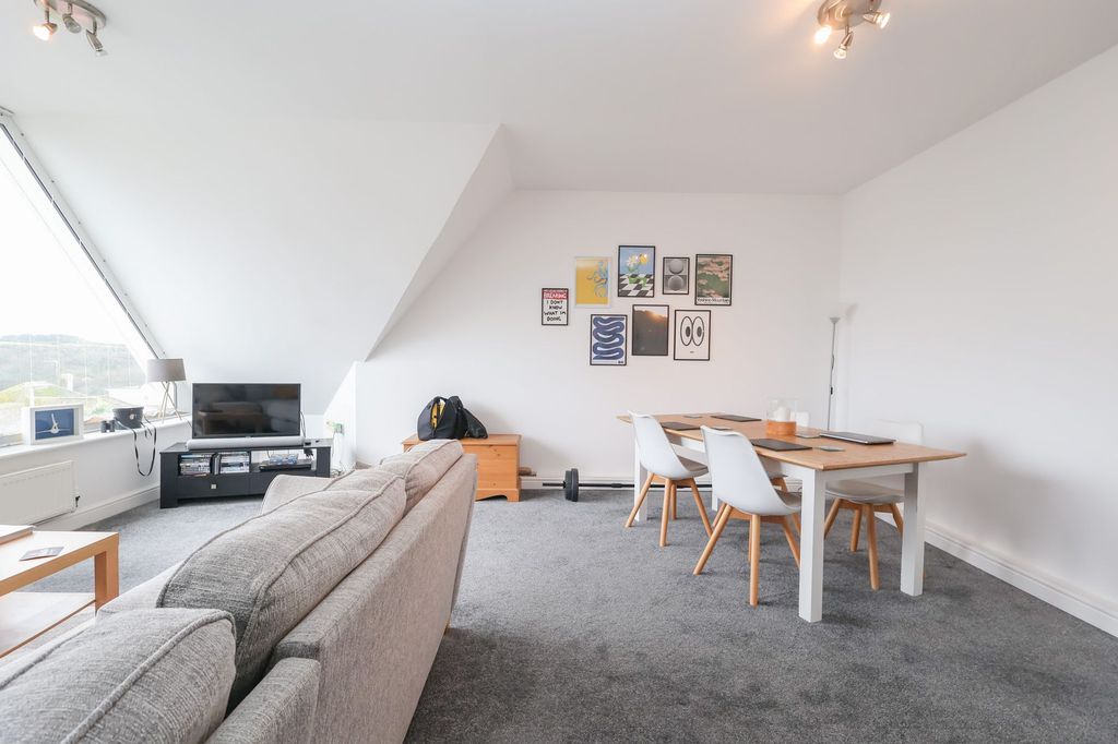 Property photo 3 of 16 Lounge/Diner