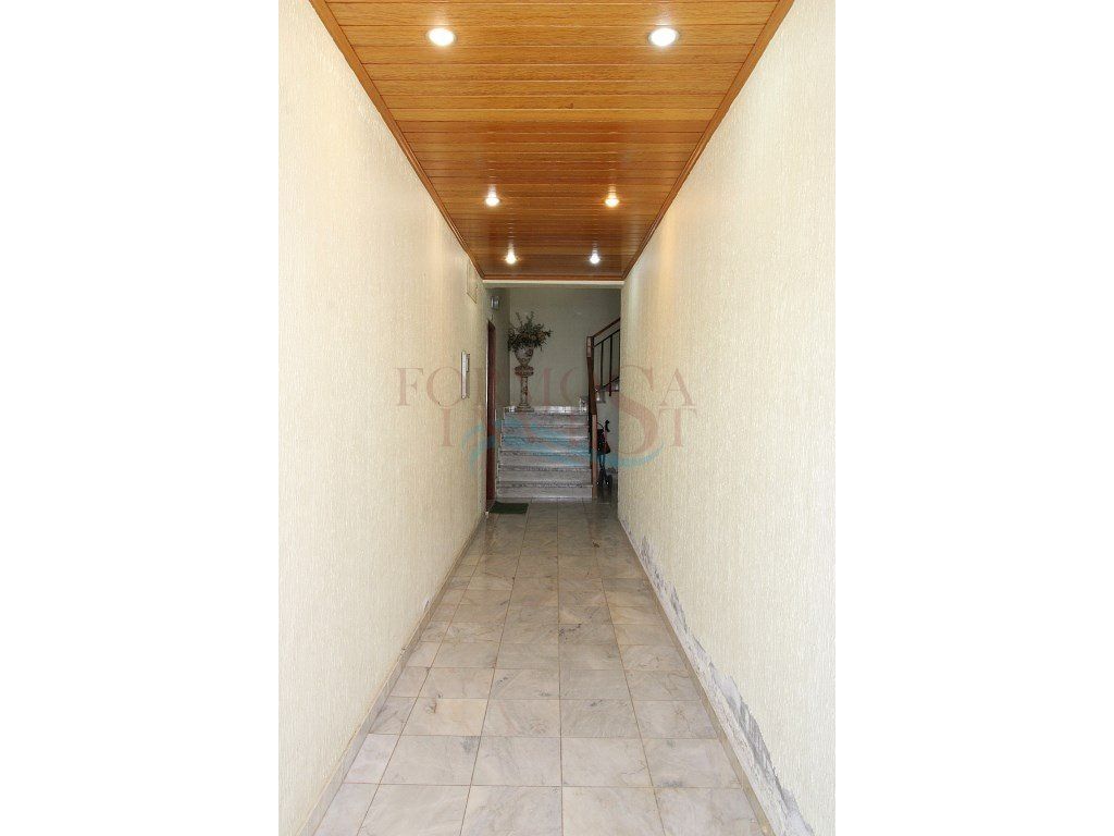 Property photo 2 of 33