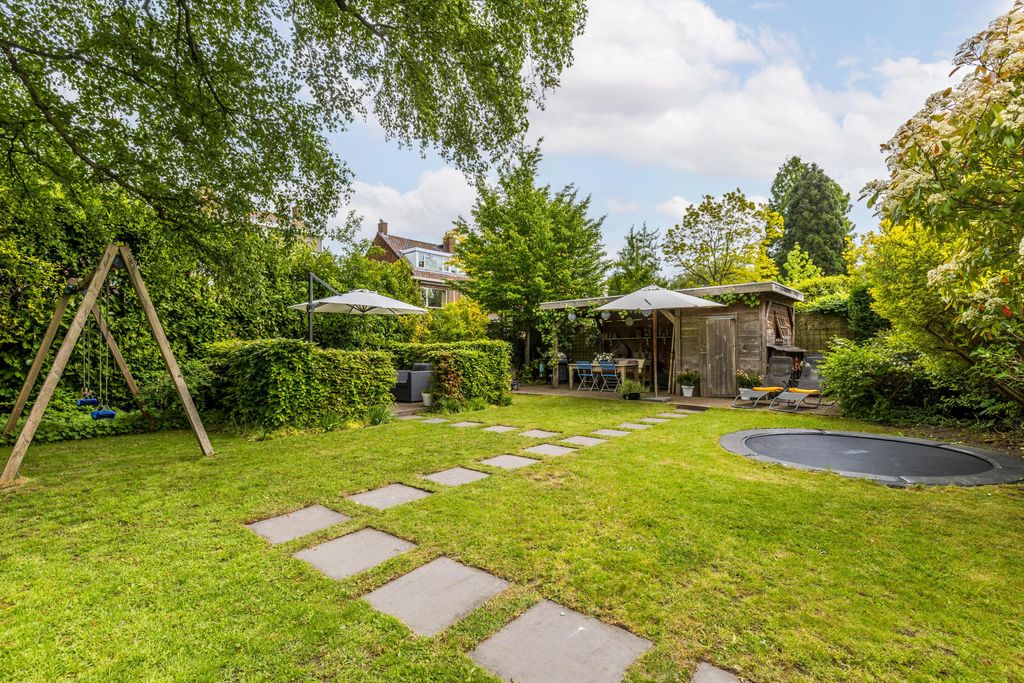 Property photo 2 of 87