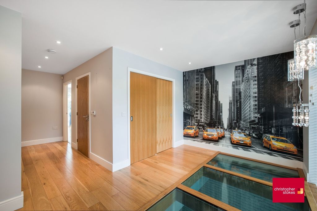 Property photo 2 of 18 2555143