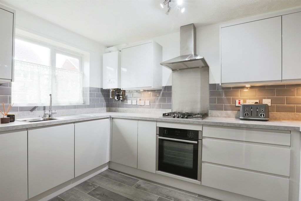 Property photo 2 of 19