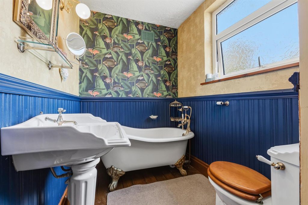 Property photo 3 of 44 Bathroom