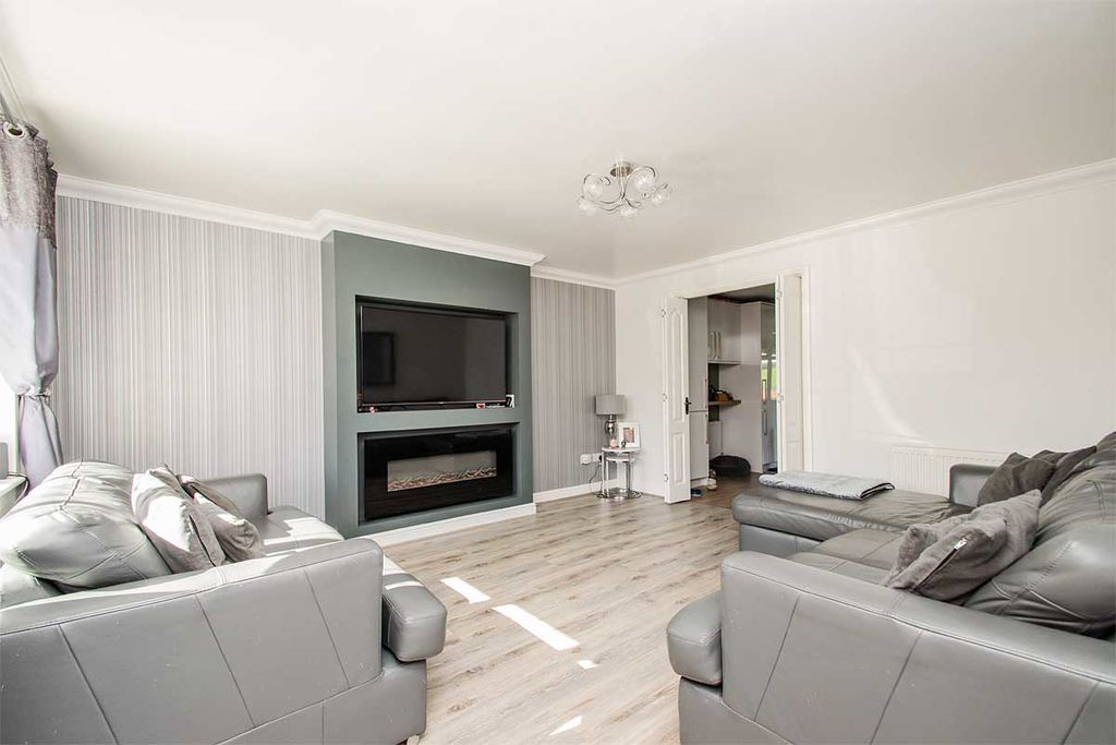 Property photo 3 of 25 Photo 12