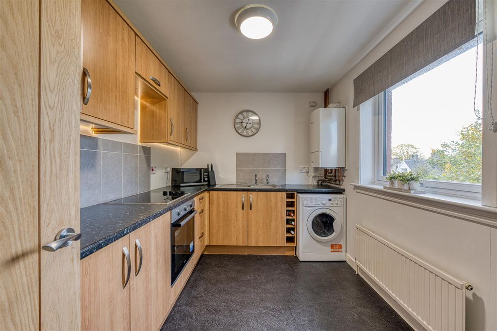 Property photo 2 of 9 Kitchen