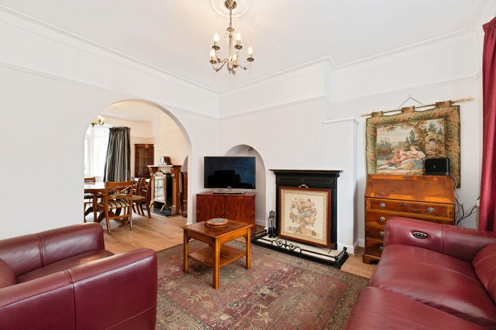 Property photo 2 of 20