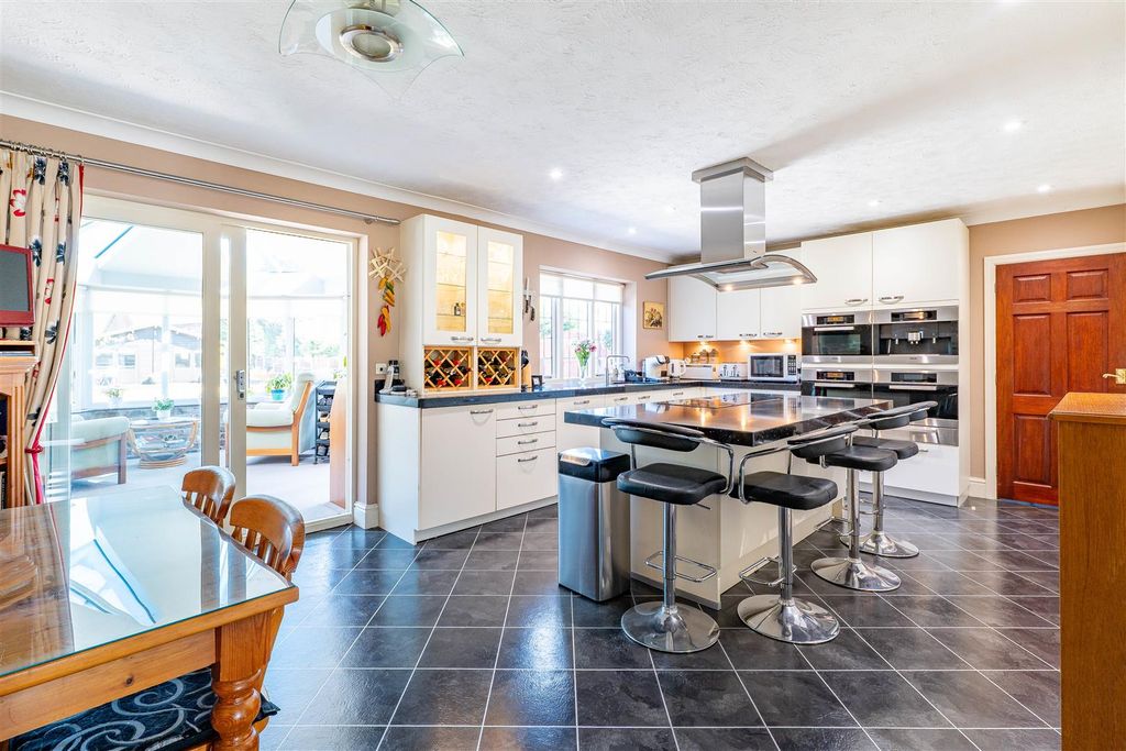 Property photo 3 of 49 Kitchen/Diner
