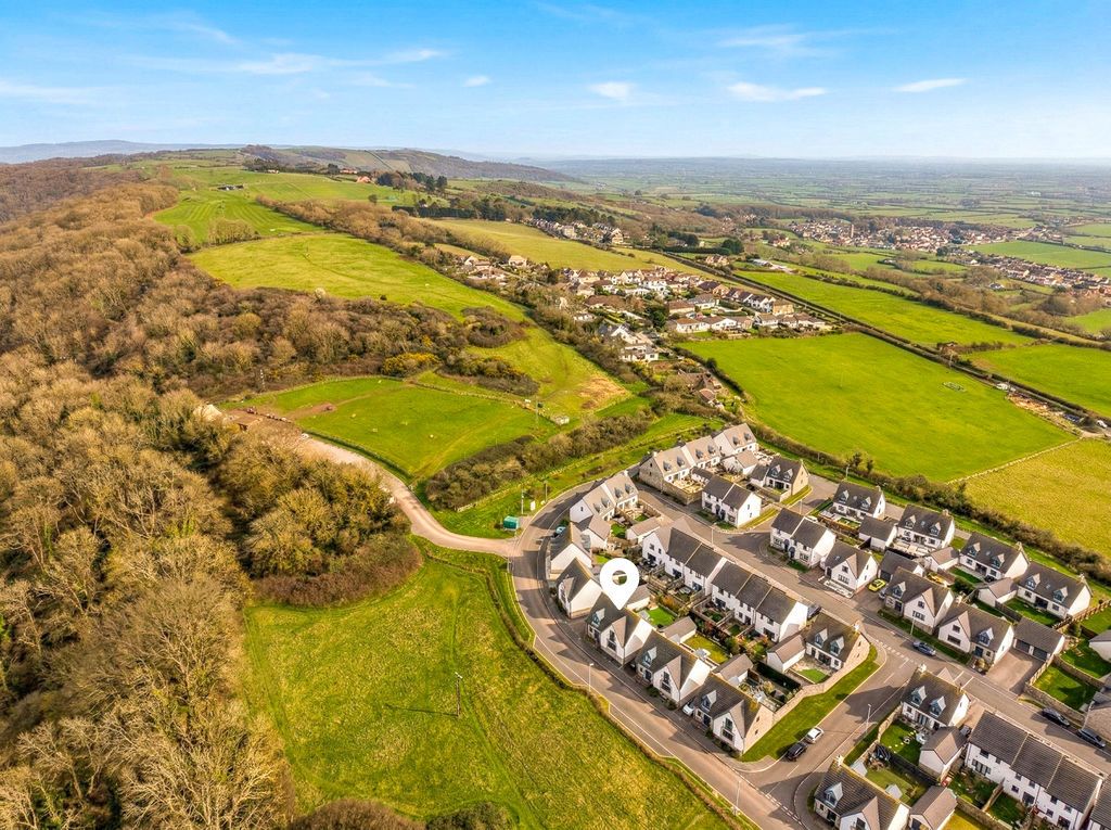 Property photo 1 of 33 Photo 4