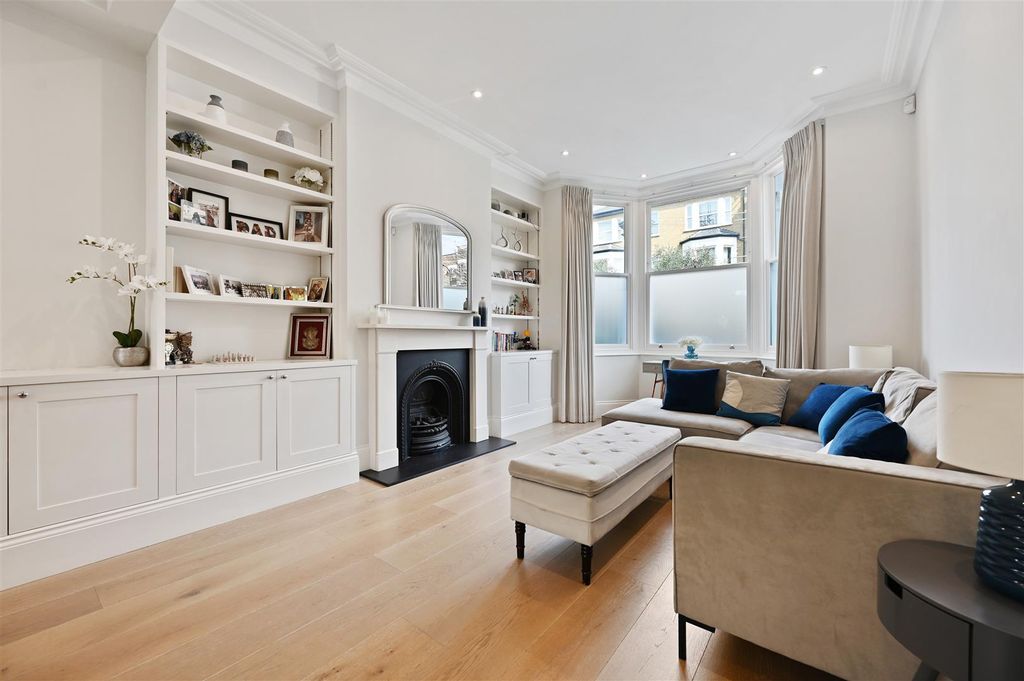 Property photo 1 of 15 St Stephens Avenue - Reception