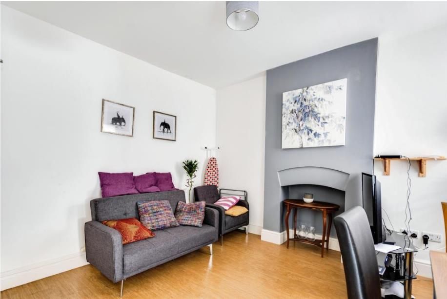 Property photo 2 of 7 Living Room