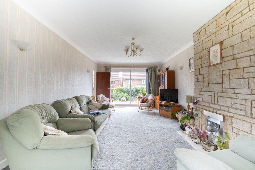 Property photo 2 of 21 2