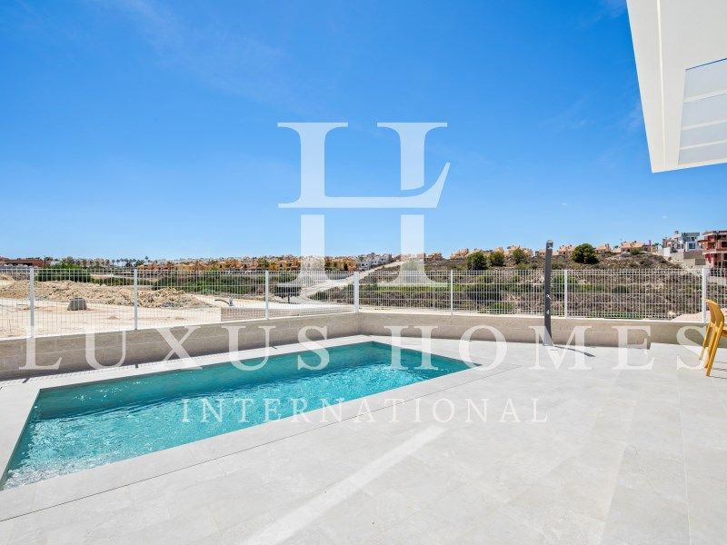 Property photo 2 of 31