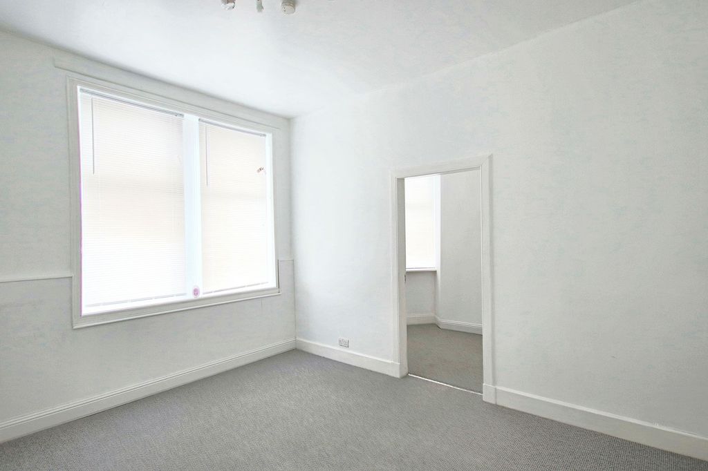 Property photo 2 of 10 Bedroom