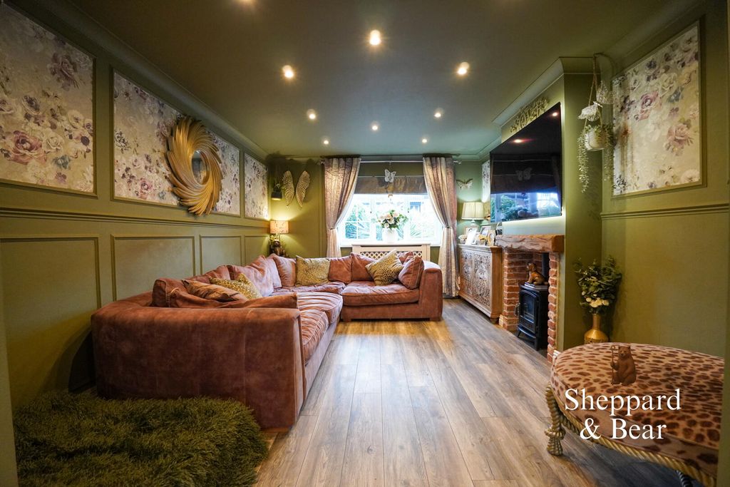 Property photo 2 of 38 Living Room