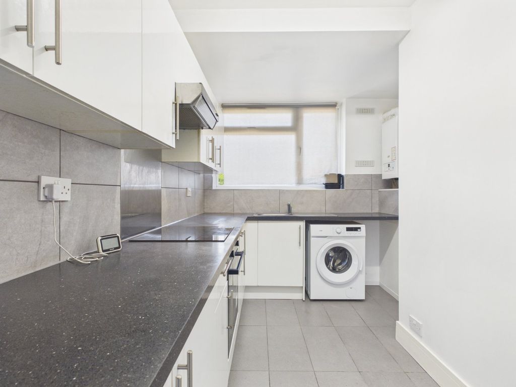 Property photo 3 of 8 Kitchen