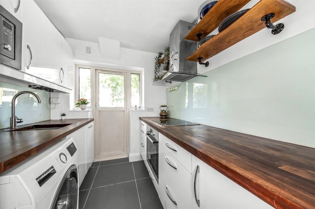 Property photo 2 of 11 Picture No. 12