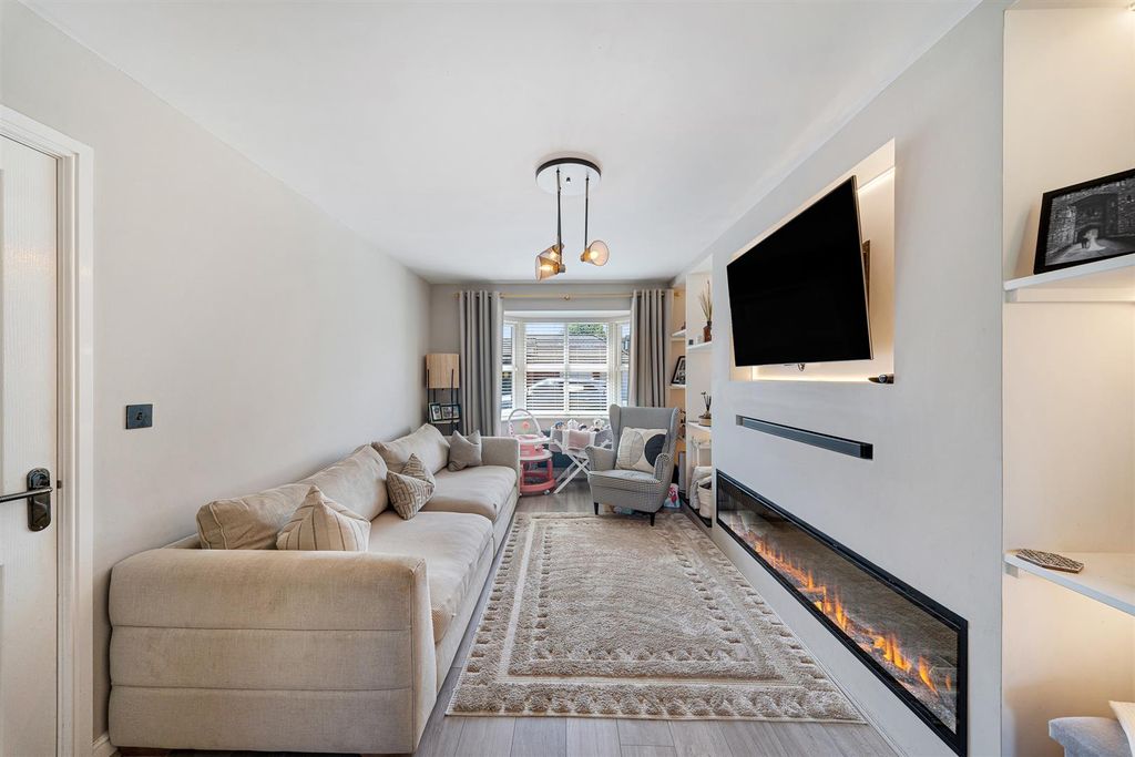 Property photo 2 of 33 11 Ellington Way-29.Jpg
