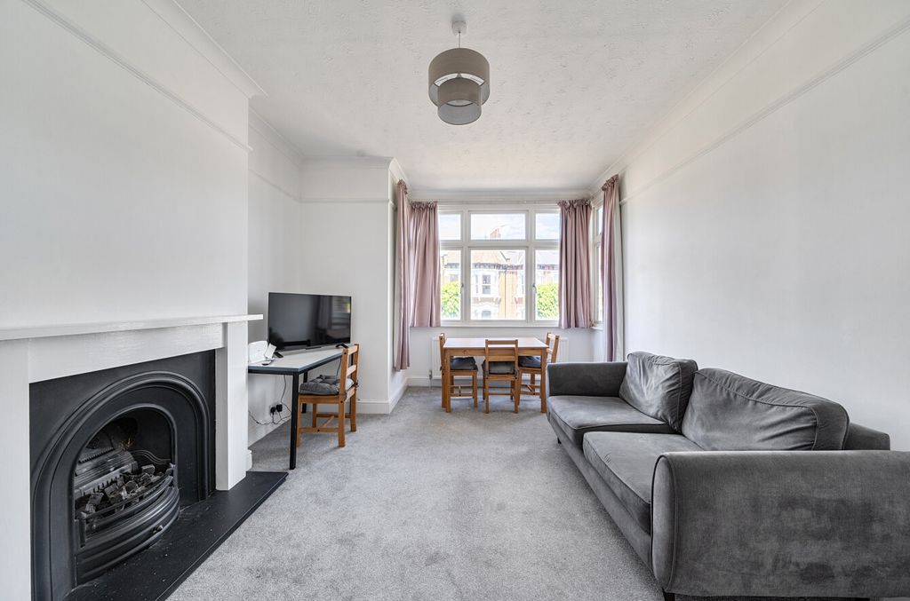 Property photo 3 of 12 1480526-7-6A328De...
