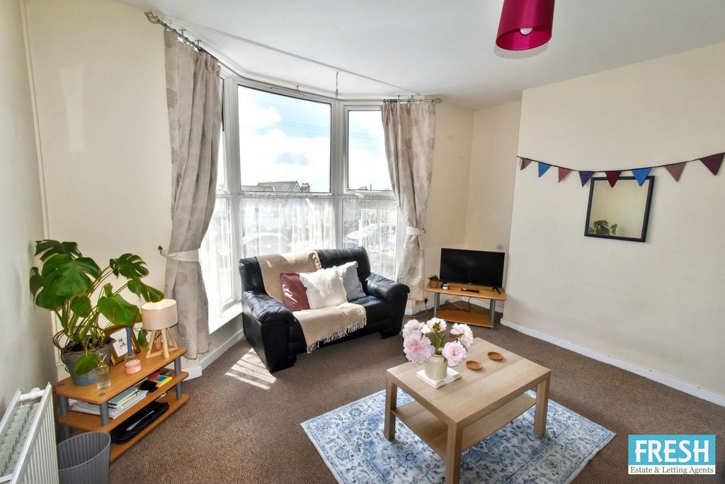 Property photo 2 of 33