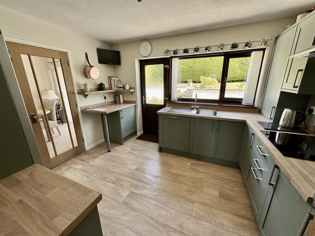 Property photo 3 of 18 Kitchen