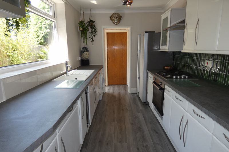 Property photo 3 of 28 Kitchen