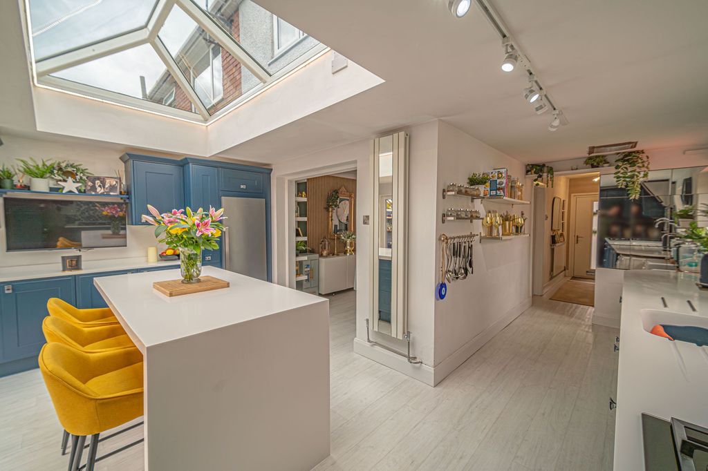 Property photo 3 of 38