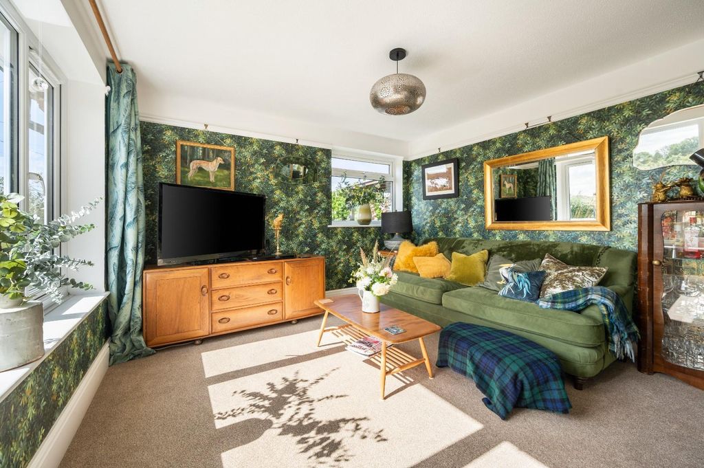 Property photo 3 of 28 Sitting Room