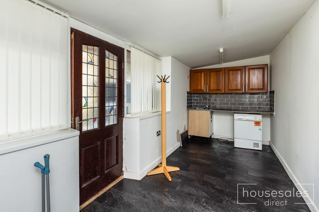 Property photo 2 of 25