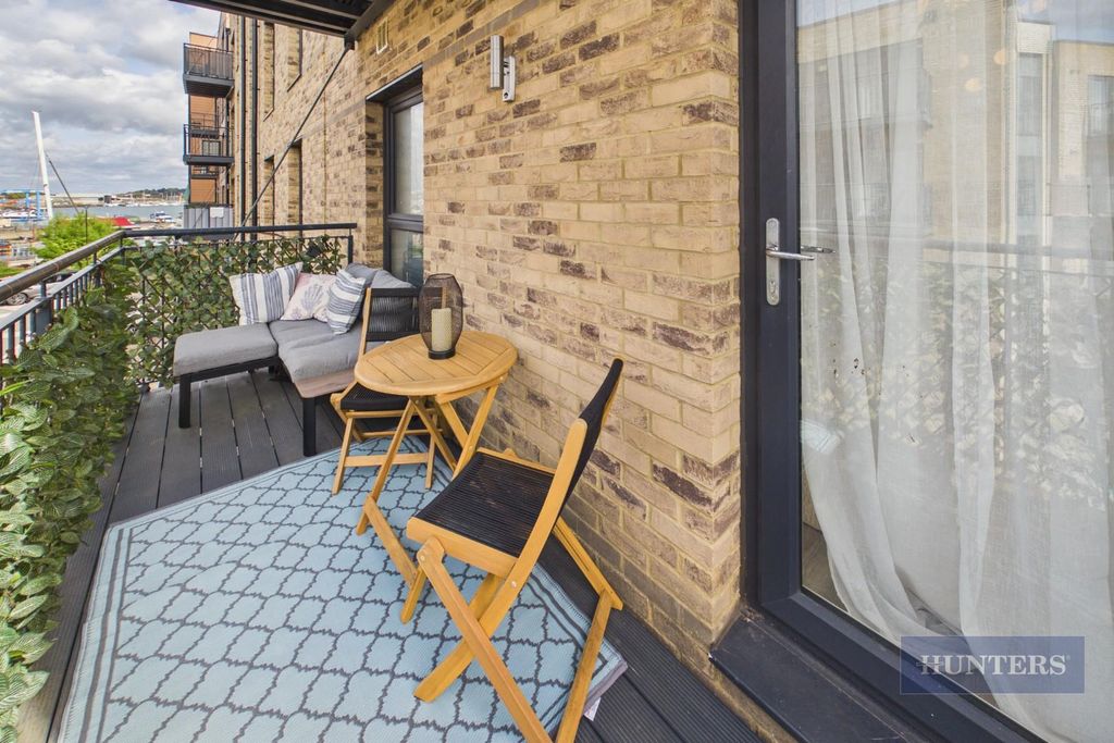 Property photo 1 of 17 Balcony