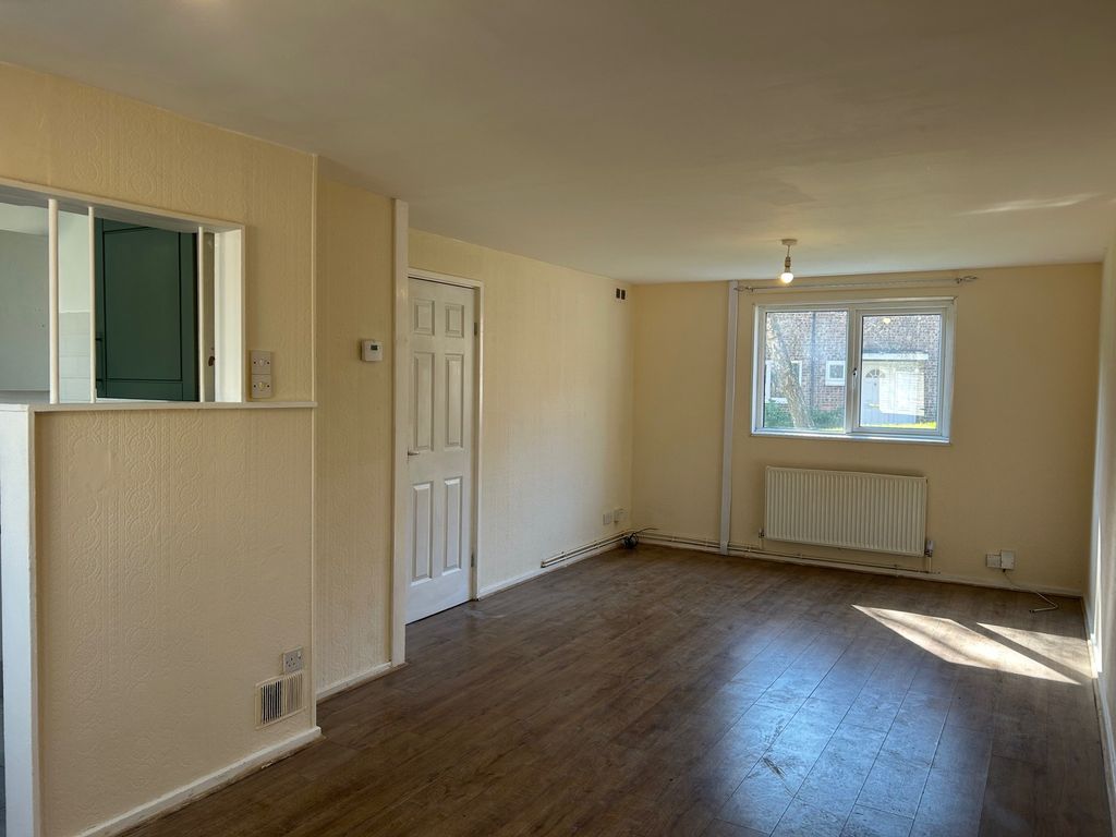 Property photo 2 of 9 Lounge