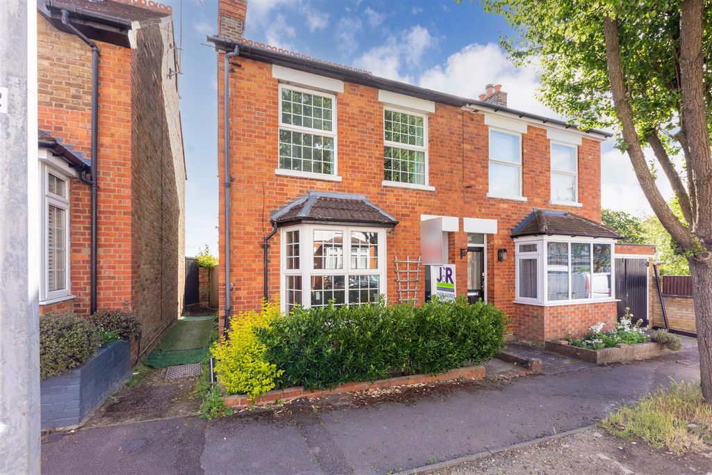 Property photo 1 of 20 4 Furze Road-6.Jpg