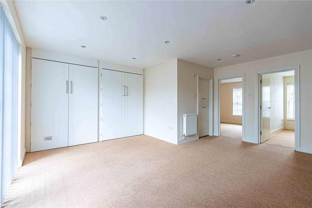 Property photo 3 of 16 Picture No. 17