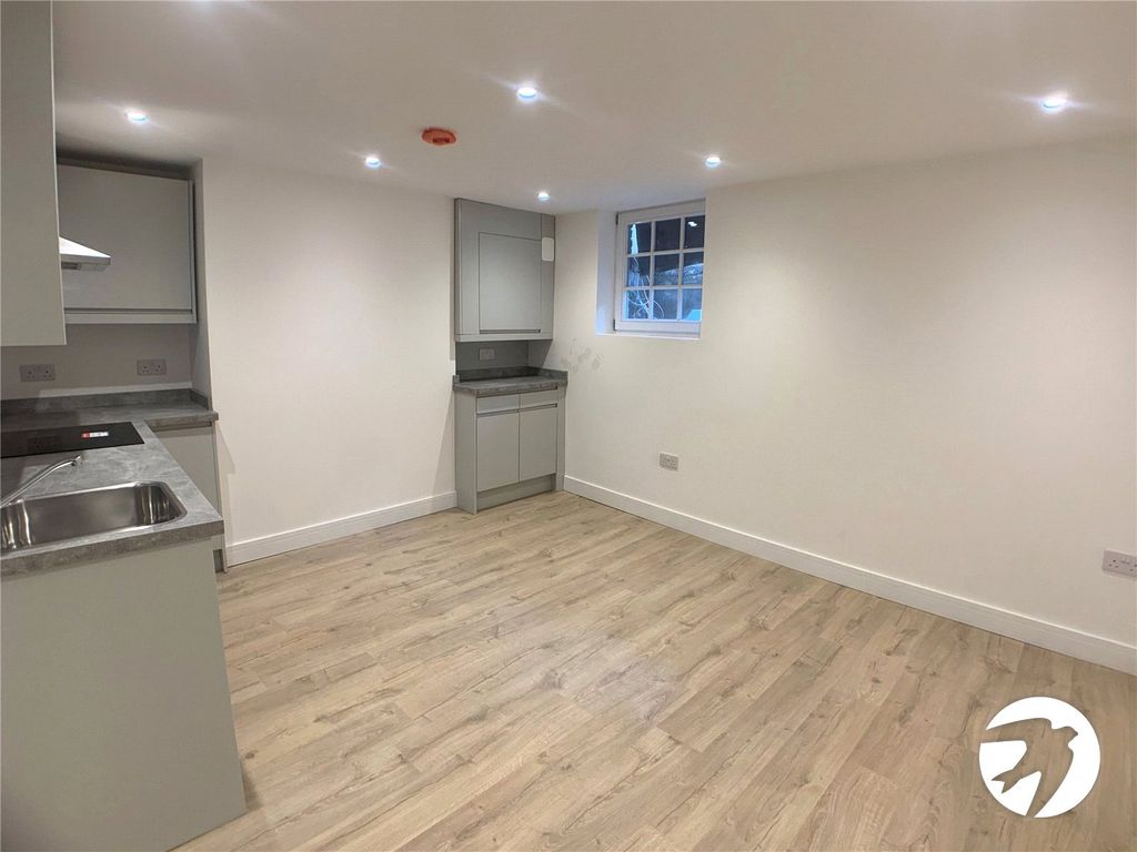 Property photo 3 of 6 Picture No. 11