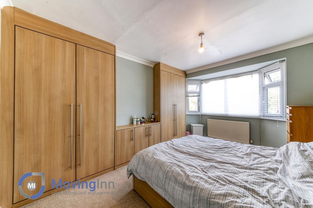 Property photo 2 of 27 Bedroom