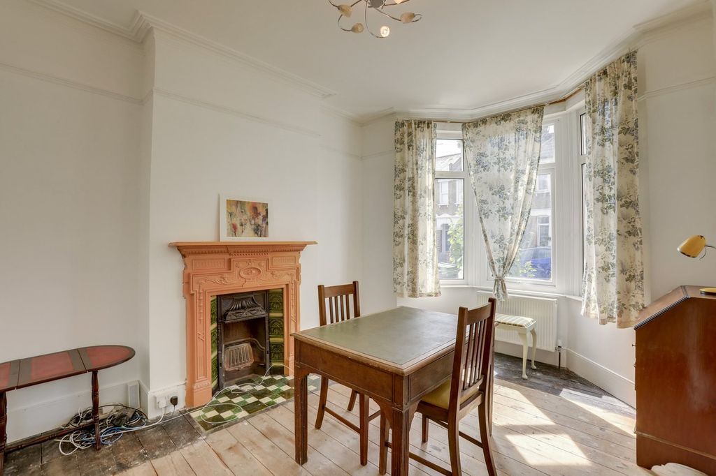 Property photo 2 of 8