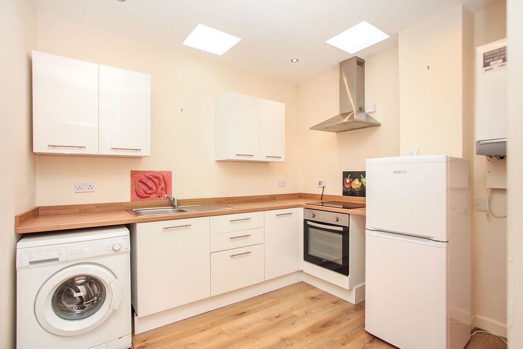 Property photo 3 of 8 Breakfast Kitchen