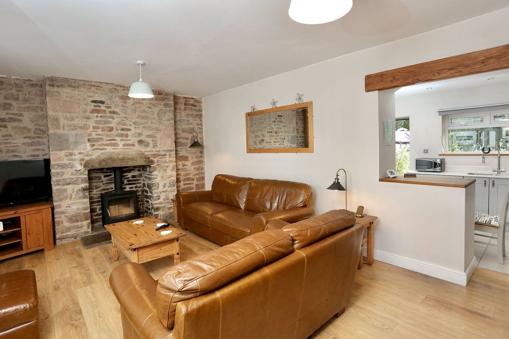 Property photo 2 of 28