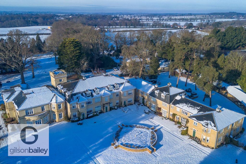 Property photo 2 of 27