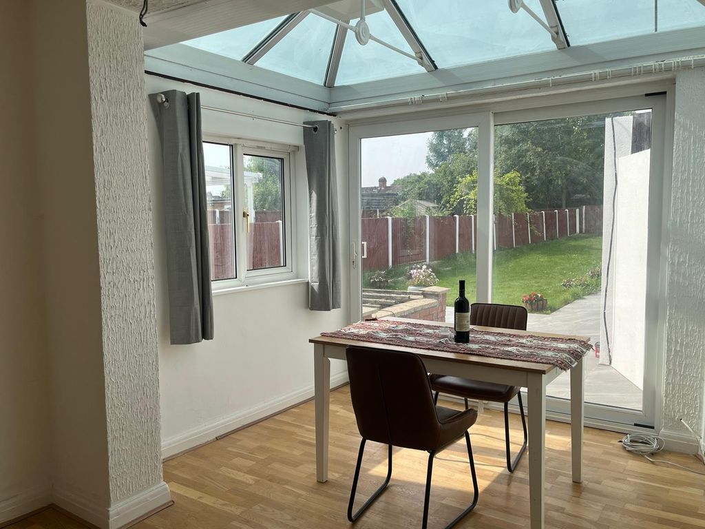 Property photo 3 of 10 Dining Area