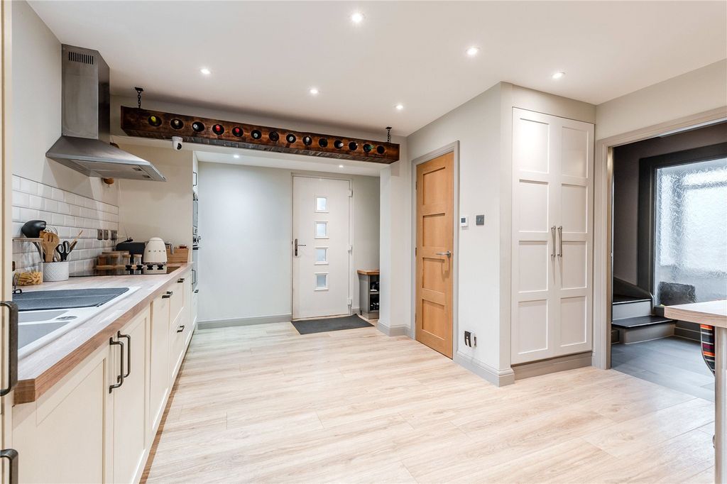 Property photo 3 of 13 Picture No. 02