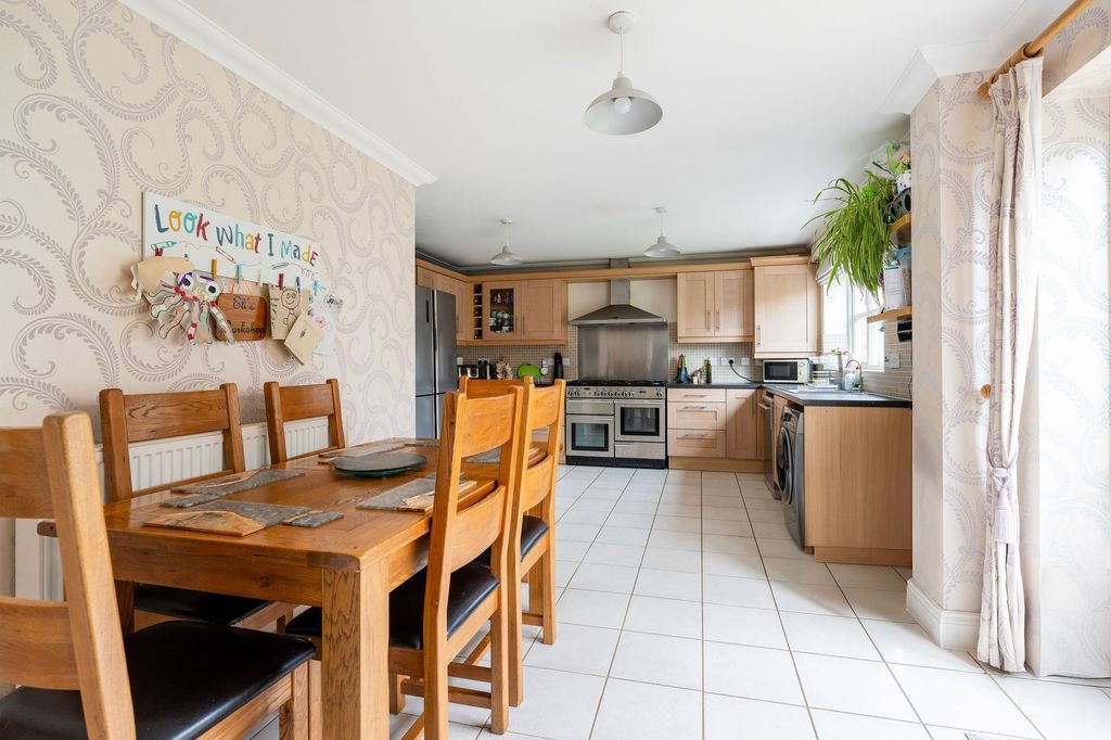 Property photo 2 of 25