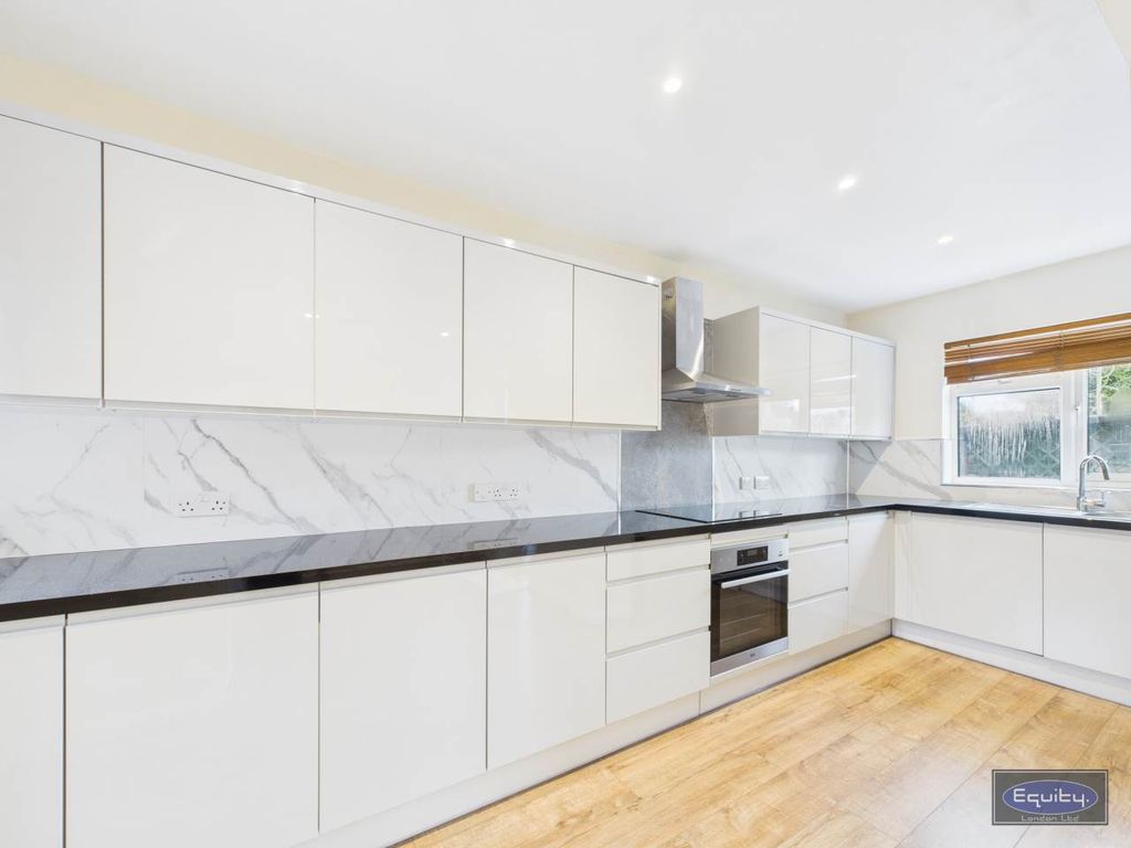 Property photo 2 of 20 Kitchen