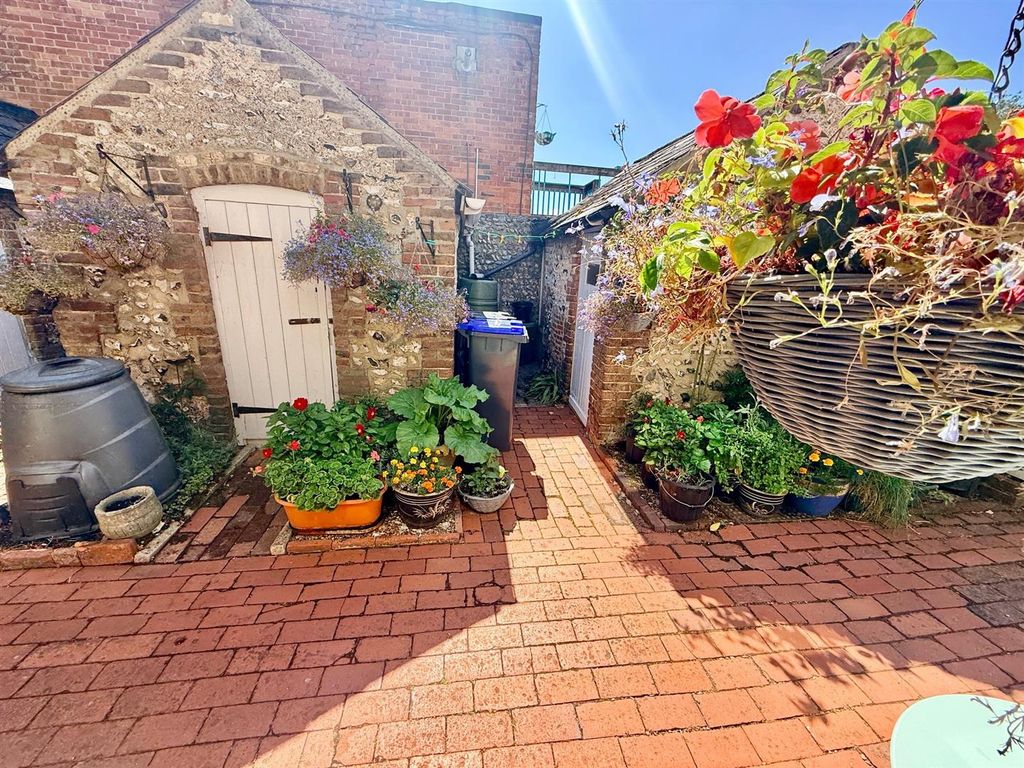 Property photo 2 of 12 For Sale By Aspire Residential | South Farm Road