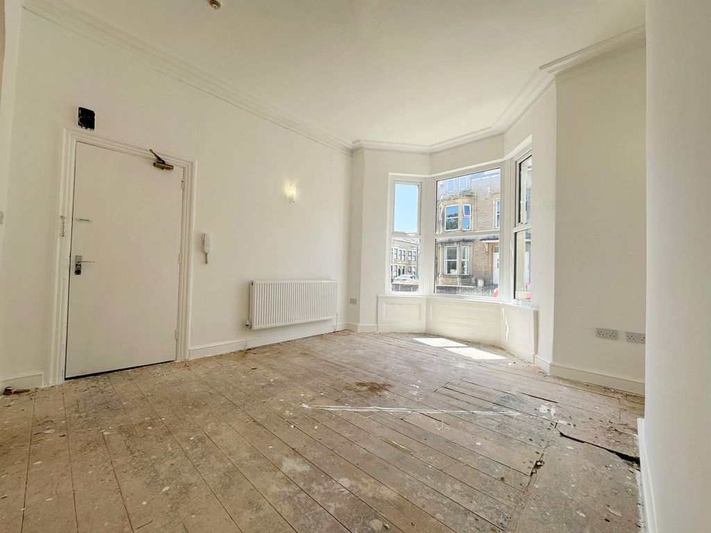 Property photo 1 of 8 Living Room