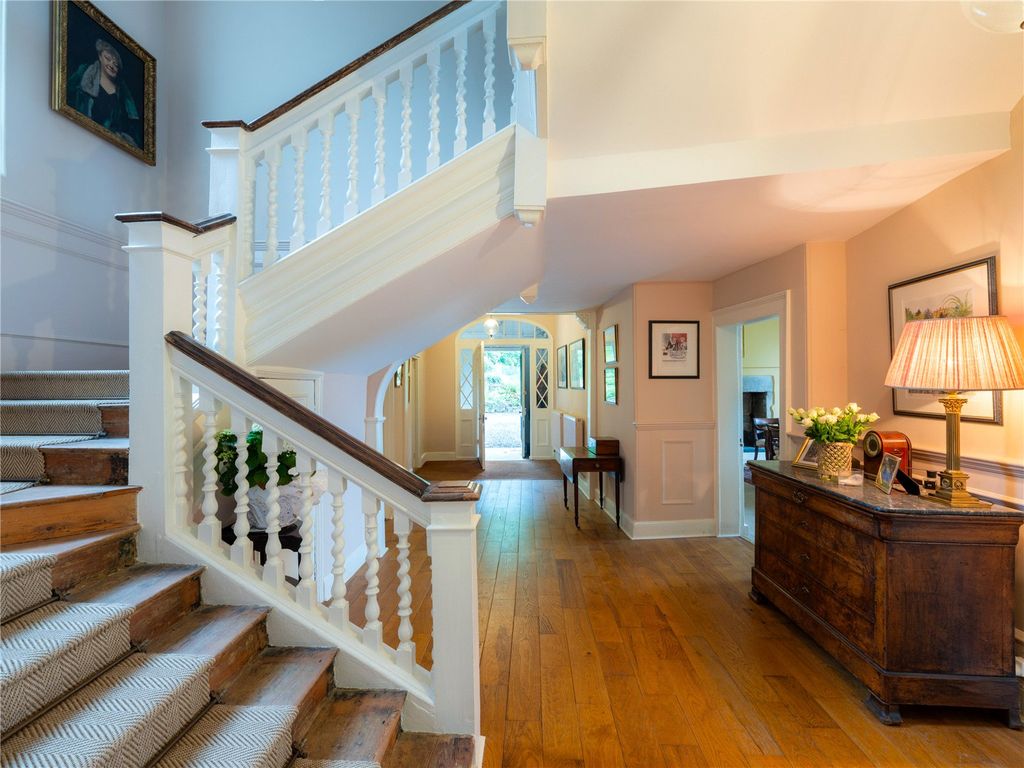 Property photo 2 of 26 Entrance Hall