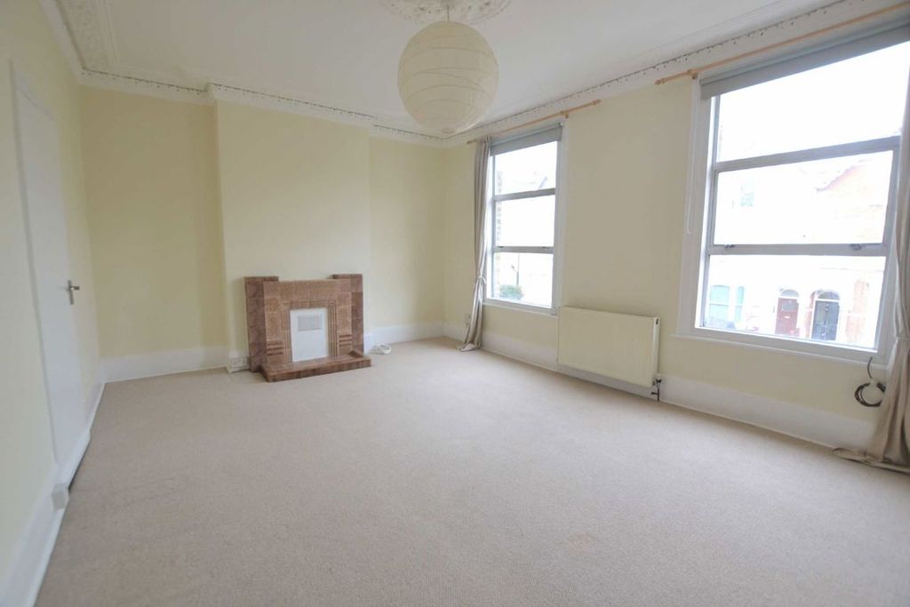 Property photo 2 of 7