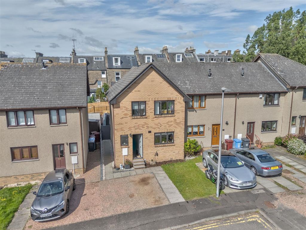 Property photo 2 of 19 21 Seafield Close Dundee-15.Jpg