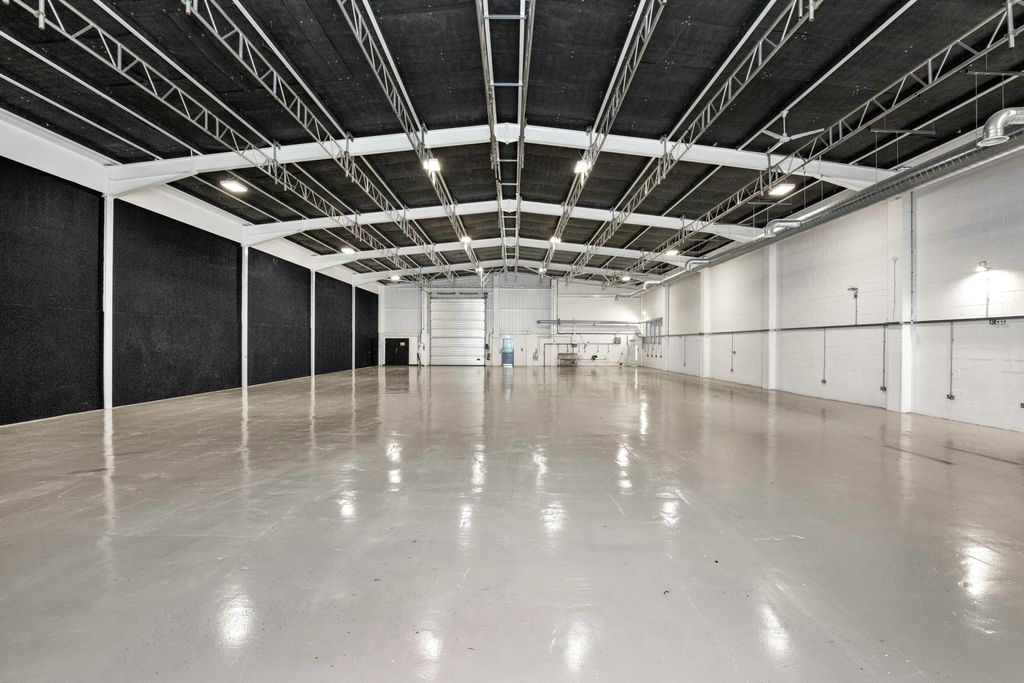 Property photo 1 of 17 Greenhouse 13 - Warehouse Space - 4.Jpg