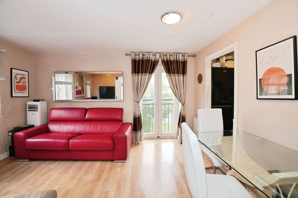 Property photo 2 of 6